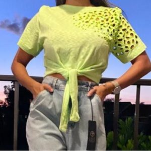 Pretty blouse with shoulder pads